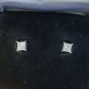 SOLD!!! 10WG Diamond solitaire earrings